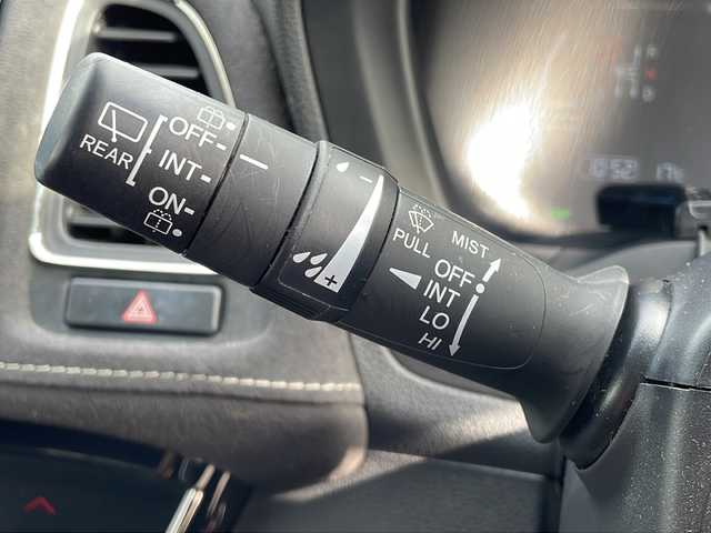 ホンダ ヴェゼル ハイブリッド RS ホンダセンシング 山口県 2016(平28)年 8.9万km プレミアムクリスタルレッドM 純正8インチナビ　【VXM-165VFEi】/・Bluetooth接続/・フルセグテレビ/・DVD再生機能有/バックカメラ/ビルトインETC/ドライブレコーダー/ホンダセンシング/・車線維持支援システム/・路外逸脱抑制機能/・歩行者事故低減ステアリング/・標識認識機能/・先行車発進お知らせ機能/・衝突軽減ブレーキ/・誤発進抑制機能/・アダプティブクルーズコントロール/パドルシフト/D/N席シートヒーター/電子パーキング/USB入力端子/ハーフレザーシート/純正フロアマット/スマートキー/プッシュスタート/スペアキー1本/ドアバイザー/ウィンカーミラー/純正18インチAW