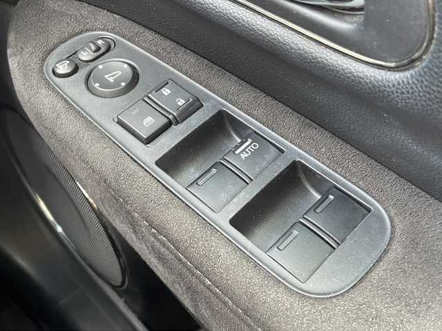 ホンダ ヴェゼル ハイブリッド RS ホンダセンシング 山口県 2016(平28)年 8.9万km プレミアムクリスタルレッドM 純正8インチナビ　【VXM-165VFEi】/・Bluetooth接続/・フルセグテレビ/・DVD再生機能有/バックカメラ/ビルトインETC/ドライブレコーダー/ホンダセンシング/・車線維持支援システム/・路外逸脱抑制機能/・歩行者事故低減ステアリング/・標識認識機能/・先行車発進お知らせ機能/・衝突軽減ブレーキ/・誤発進抑制機能/・アダプティブクルーズコントロール/パドルシフト/D/N席シートヒーター/電子パーキング/USB入力端子/ハーフレザーシート/純正フロアマット/スマートキー/プッシュスタート/スペアキー1本/ドアバイザー/ウィンカーミラー/純正18インチAW