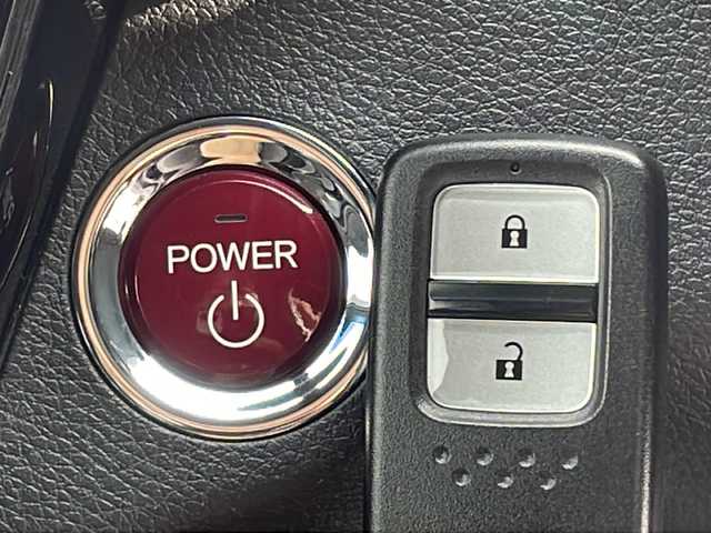 ホンダ ヴェゼル ハイブリッド RS ホンダセンシング 山口県 2016(平28)年 8.9万km プレミアムクリスタルレッドM 純正8インチナビ　【VXM-165VFEi】/・Bluetooth接続/・フルセグテレビ/・DVD再生機能有/バックカメラ/ビルトインETC/ドライブレコーダー/ホンダセンシング/・車線維持支援システム/・路外逸脱抑制機能/・歩行者事故低減ステアリング/・標識認識機能/・先行車発進お知らせ機能/・衝突軽減ブレーキ/・誤発進抑制機能/・アダプティブクルーズコントロール/パドルシフト/D/N席シートヒーター/電子パーキング/USB入力端子/ハーフレザーシート/純正フロアマット/スマートキー/プッシュスタート/スペアキー1本/ドアバイザー/ウィンカーミラー/純正18インチAW