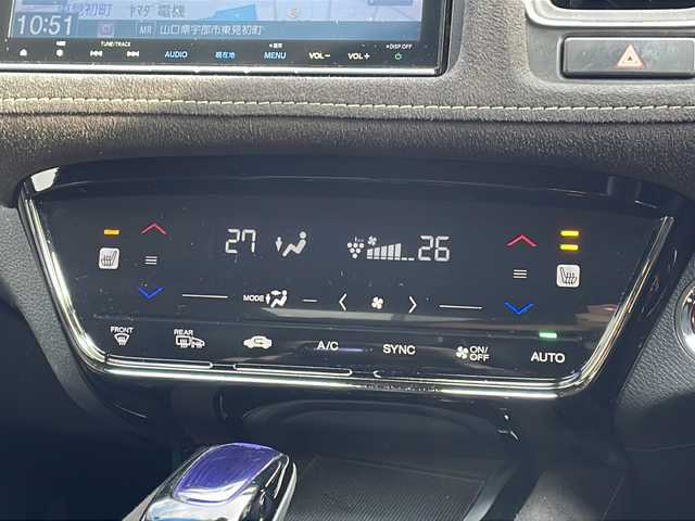 ホンダ ヴェゼル ハイブリッド RS ホンダセンシング 山口県 2016(平28)年 8.9万km プレミアムクリスタルレッドM 純正8インチナビ　【VXM-165VFEi】/・Bluetooth接続/・フルセグテレビ/・DVD再生機能有/バックカメラ/ビルトインETC/ドライブレコーダー/ホンダセンシング/・車線維持支援システム/・路外逸脱抑制機能/・歩行者事故低減ステアリング/・標識認識機能/・先行車発進お知らせ機能/・衝突軽減ブレーキ/・誤発進抑制機能/・アダプティブクルーズコントロール/パドルシフト/D/N席シートヒーター/電子パーキング/USB入力端子/ハーフレザーシート/純正フロアマット/スマートキー/プッシュスタート/スペアキー1本/ドアバイザー/ウィンカーミラー/純正18インチAW