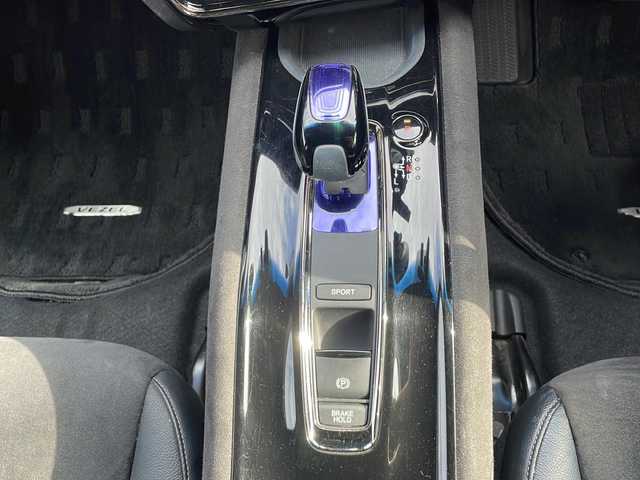 ホンダ ヴェゼル ハイブリッド RS ホンダセンシング 山口県 2016(平28)年 8.9万km プレミアムクリスタルレッドM 純正8インチナビ　【VXM-165VFEi】/・Bluetooth接続/・フルセグテレビ/・DVD再生機能有/バックカメラ/ビルトインETC/ドライブレコーダー/ホンダセンシング/・車線維持支援システム/・路外逸脱抑制機能/・歩行者事故低減ステアリング/・標識認識機能/・先行車発進お知らせ機能/・衝突軽減ブレーキ/・誤発進抑制機能/・アダプティブクルーズコントロール/パドルシフト/D/N席シートヒーター/電子パーキング/USB入力端子/ハーフレザーシート/純正フロアマット/スマートキー/プッシュスタート/スペアキー1本/ドアバイザー/ウィンカーミラー/純正18インチAW