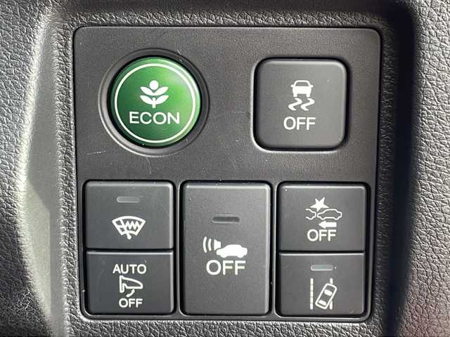 ホンダ ヴェゼル ハイブリッド RS ホンダセンシング 山口県 2016(平28)年 8.9万km プレミアムクリスタルレッドM 純正8インチナビ　【VXM-165VFEi】/・Bluetooth接続/・フルセグテレビ/・DVD再生機能有/バックカメラ/ビルトインETC/ドライブレコーダー/ホンダセンシング/・車線維持支援システム/・路外逸脱抑制機能/・歩行者事故低減ステアリング/・標識認識機能/・先行車発進お知らせ機能/・衝突軽減ブレーキ/・誤発進抑制機能/・アダプティブクルーズコントロール/パドルシフト/D/N席シートヒーター/電子パーキング/USB入力端子/ハーフレザーシート/純正フロアマット/スマートキー/プッシュスタート/スペアキー1本/ドアバイザー/ウィンカーミラー/純正18インチAW