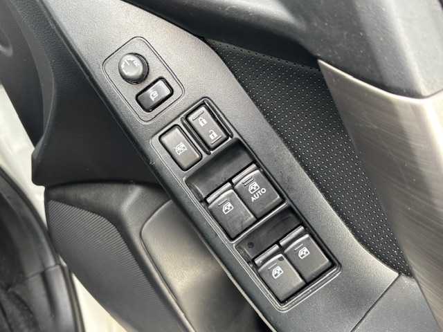 スバル フォレスター 2．0XT アイサイト 宮城県 2013(平25)年 14万km サテンホワイトパール 登録時走行距離 139331km/SDナビ/ワンセグ/Bluetooth/CD/DVD/オートライト/追従クルーズコントロール/ドライブレコーダー/バックカメラ/パワーシート/シートヒーター/プッシュスタート/スマートキー/電動格納ミラー/ETC/純正アルミホイール/HIDヘッドライト