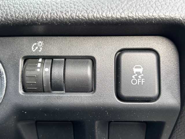 スバル フォレスター 2．0XT アイサイト 宮城県 2013(平25)年 14万km サテンホワイトパール 登録時走行距離 139331km/SDナビ/ワンセグ/Bluetooth/CD/DVD/オートライト/追従クルーズコントロール/ドライブレコーダー/バックカメラ/パワーシート/シートヒーター/プッシュスタート/スマートキー/電動格納ミラー/ETC/純正アルミホイール/HIDヘッドライト