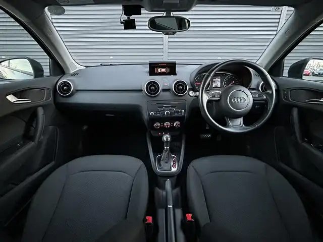 アウディ Ａ１ SB 1．0TFSI 茨城県 2017(平29)年 3.4万km ミトスブラックメタリック 後期型 /ナビキセノンパッケージ /12セグ /アドバンストキー /BT /DVD/CD /キセノンヘッドライト /オートライト /オートエアコン /パーキングエイド /ドラレコ /ETC/純正15インチアルミホイール /禁煙車