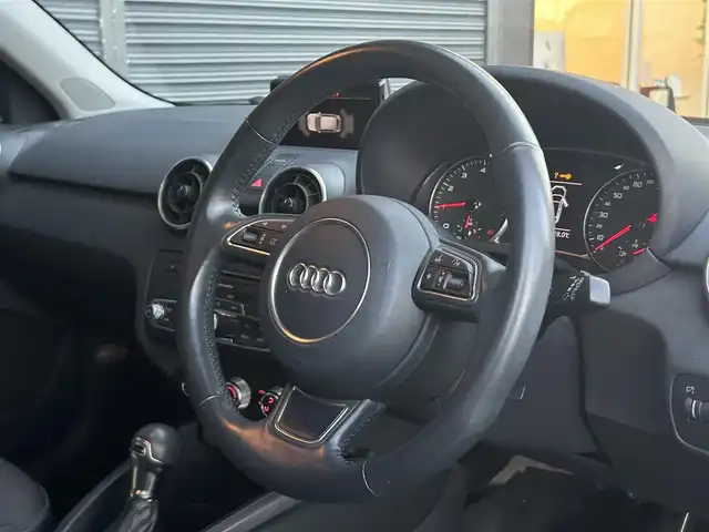 アウディ Ａ１ SB 1．0TFSI 茨城県 2017(平29)年 3.4万km ミトスブラックメタリック 後期型 /ナビキセノンパッケージ /12セグ /アドバンストキー /BT /DVD/CD /キセノンヘッドライト /オートライト /オートエアコン /パーキングエイド /ドラレコ /ETC/純正15インチアルミホイール /禁煙車