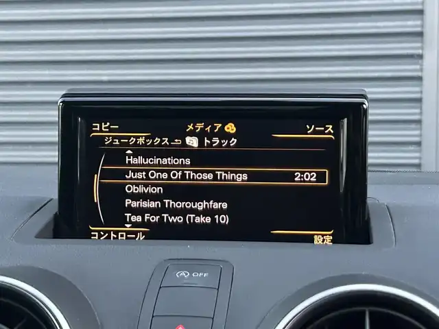 アウディ Ａ１ SB 1．0TFSI 茨城県 2017(平29)年 3.4万km ミトスブラックメタリック 後期型 /ナビキセノンパッケージ /12セグ /アドバンストキー /BT /DVD/CD /キセノンヘッドライト /オートライト /オートエアコン /パーキングエイド /ドラレコ /ETC/純正15インチアルミホイール /禁煙車