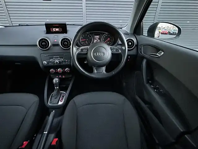 アウディ Ａ１ SB 1．0TFSI 茨城県 2017(平29)年 3.4万km ミトスブラックメタリック 後期型 /ナビキセノンパッケージ /12セグ /アドバンストキー /BT /DVD/CD /キセノンヘッドライト /オートライト /オートエアコン /パーキングエイド /ドラレコ /ETC/純正15インチアルミホイール /禁煙車