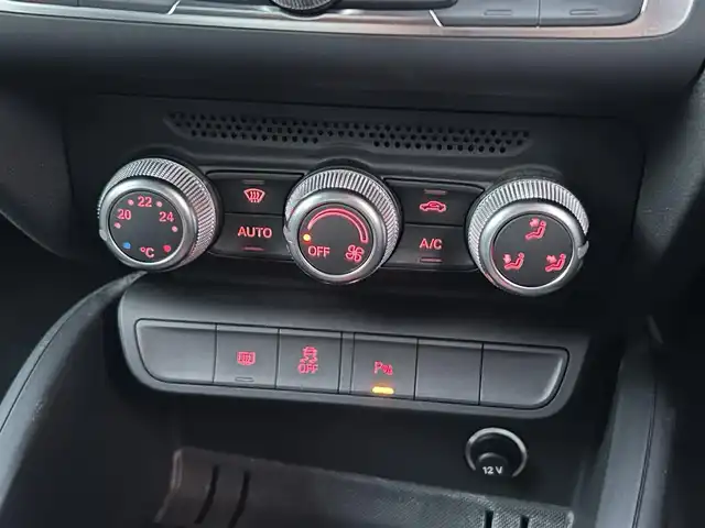 アウディ Ａ１ SB 1．0TFSI 茨城県 2017(平29)年 3.4万km ミトスブラックメタリック 後期型 /ナビキセノンパッケージ /12セグ /アドバンストキー /BT /DVD/CD /キセノンヘッドライト /オートライト /オートエアコン /パーキングエイド /ドラレコ /ETC/純正15インチアルミホイール /禁煙車