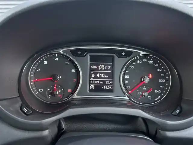 アウディ Ａ１ SB 1．0TFSI 茨城県 2017(平29)年 3.4万km ミトスブラックメタリック 後期型 /ナビキセノンパッケージ /12セグ /アドバンストキー /BT /DVD/CD /キセノンヘッドライト /オートライト /オートエアコン /パーキングエイド /ドラレコ /ETC/純正15インチアルミホイール /禁煙車
