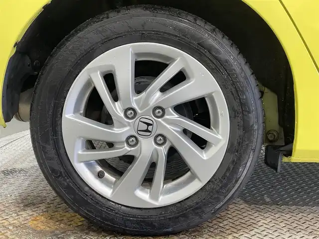 ホンダ フィット ハイブリット Lパッケージ 愛知県 2014(平26)年 8.2万km アトラクトイエローパール 純正ナビ/・AM/FM/CD/DVD/Bluetooth/・フルセグテレビ/衝突軽減ブレーキ/クルーズコントロール/バックカメラ/ETC/純正15インチアルミホイル/LEDヘッドライト/スマートキー/スペアキー/プッシュスタートボタン/オートライト/オートエアコン/電格ミラー/ドアバイザー/純正フロアマット/保証書/取扱説明書