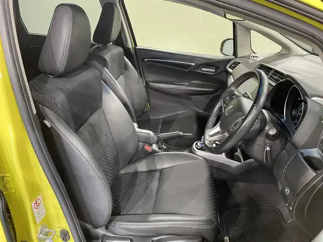 ホンダ フィット ハイブリット Lパッケージ 愛知県 2014(平26)年 8.2万km アトラクトイエローパール 純正ナビ/・AM/FM/CD/DVD/Bluetooth/・フルセグテレビ/衝突軽減ブレーキ/クルーズコントロール/バックカメラ/ETC/純正15インチアルミホイル/LEDヘッドライト/スマートキー/スペアキー/プッシュスタートボタン/オートライト/オートエアコン/電格ミラー/ドアバイザー/純正フロアマット/保証書/取扱説明書