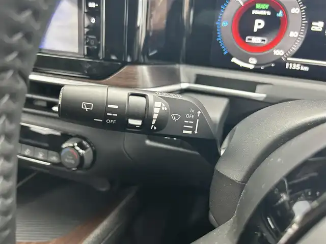 日産 オーラ G レザーエディション 埼玉県 2023(令5)年 0.2万km ガーネットレッド/スーパーブラック 2トーン ・ワンオーナー　/・純正フロント＆リアアンダースポイラー　/・純正ナビフルセグＴＶ　/・ナビ連動前後ドライブレコーダー　/・アラウンドビューモニター　/・デジタルインナーミラー　/・ＥＴＣ２．０　/・黒皮シート/・スマートキー×２/・プッシュスタート/・電子パーキング/・オートホールド　/・純正１７インチアルミ/・ブリジストンタイヤ/・オートライト/・LEDヘットライト/・LEDフォグライト/・保証書/・取説