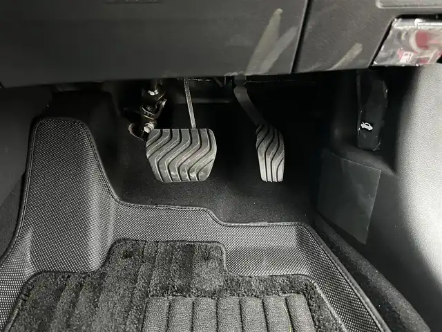 日産 オーラ G レザーエディション 埼玉県 2023(令5)年 0.2万km ガーネットレッド/スーパーブラック 2トーン ・ワンオーナー　/・純正フロント＆リアアンダースポイラー　/・純正ナビフルセグＴＶ　/・ナビ連動前後ドライブレコーダー　/・アラウンドビューモニター　/・デジタルインナーミラー　/・ＥＴＣ２．０　/・黒皮シート/・スマートキー×２/・プッシュスタート/・電子パーキング/・オートホールド　/・純正１７インチアルミ/・ブリジストンタイヤ/・オートライト/・LEDヘットライト/・LEDフォグライト/・保証書/・取説