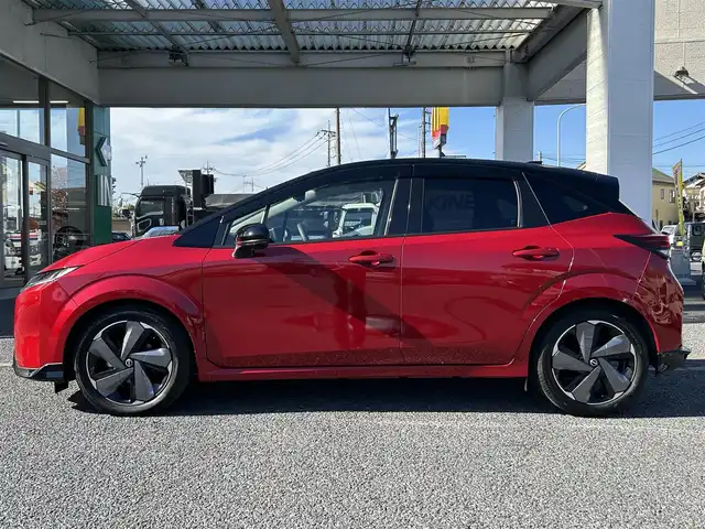日産 オーラ G レザーエディション 埼玉県 2023(令5)年 0.2万km ガーネットレッド/スーパーブラック 2トーン ・ワンオーナー　/・純正フロント＆リアアンダースポイラー　/・純正ナビフルセグＴＶ　/・ナビ連動前後ドライブレコーダー　/・アラウンドビューモニター　/・デジタルインナーミラー　/・ＥＴＣ２．０　/・黒皮シート/・スマートキー×２/・プッシュスタート/・電子パーキング/・オートホールド　/・純正１７インチアルミ/・ブリジストンタイヤ/・オートライト/・LEDヘットライト/・LEDフォグライト/・保証書/・取説