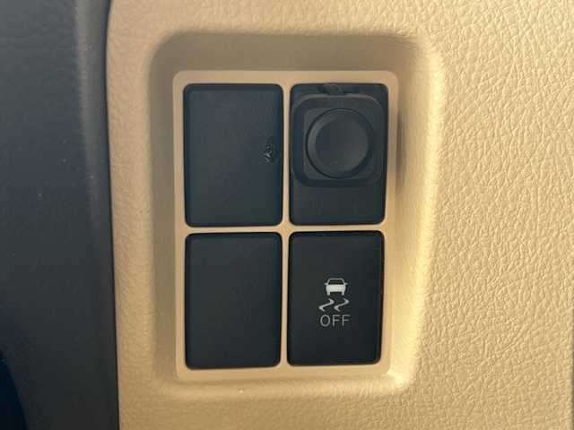 トヨタ ランドクルーザー プラド TX 秋田県 2015(平27)年 12.3万km ホワイトパールクリスタルシャイン ・純正ナビ /・Bluetooth /・ETC /・バックカメラ /・ABS /・横滑り防止 /・ダウンヒルアシストコントロール /・センターデフロック /・オートライト /・WAC /・ドラレコ /・純正フロアマット /・スマートキー /・冬タイヤ積み込み/・パワーステアリング/・パワーウィンドウ/・4WD