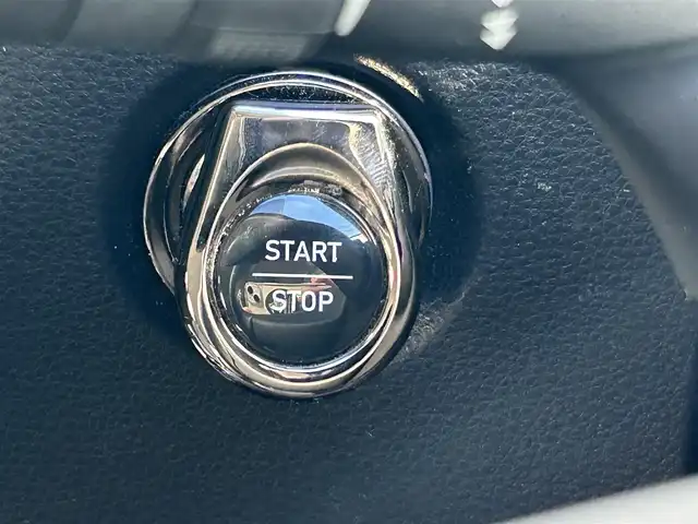 トヨタ カローラツーリング S 埼玉県 2021(令3)年 3.8万km ホワイトパールクリスタルシャイン Toyota Safety Sense/　・LDA（レーンディパーチャーアラート）/　・PCS（プリクラッシュセーフティ）/　・オートマチックハイビーム/　・レーダークルーズコントロール/純正T-Connectナビ/　BT/USB/Miracast/AppleCarPlay/AndroidAuto/バックカメラ/スポーツモード/電動パーキングブレーキ/ブレーキホールド機能/TRC（トラクションコントロール）/ビルトインETC/前後ドライブレコーダー/プッシュスタートボタン/スマートキー/純正アルミホイール/純正フロアマット