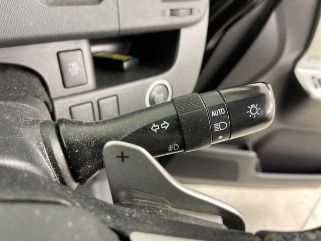 トヨタ ヴォクシー ZS 道央・札幌 2011(平23)年 11.3万km ブラック ・4WD/・寒冷地仕様/・社外HDDナビ/・CD/DVD/SD/HDD/フルセグTV/・Bluetooth接続（ハンズフリーのみ）/・片側パワースライドドア/・MTモード付AT/パドルシフト/・社外後席用モニター/・純正フロアマット/電動格納ミラー/・LEDオートライト/フォグランプ/・スマートキー