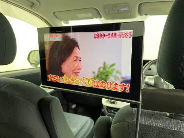 トヨタ ヴォクシー ZS 道央・札幌 2011(平23)年 11.3万km ブラック ・4WD/・寒冷地仕様/・社外HDDナビ/・CD/DVD/SD/HDD/フルセグTV/・Bluetooth接続（ハンズフリーのみ）/・片側パワースライドドア/・MTモード付AT/パドルシフト/・社外後席用モニター/・純正フロアマット/電動格納ミラー/・LEDオートライト/フォグランプ/・スマートキー