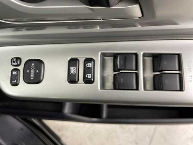 トヨタ ヴォクシー ZS 道央・札幌 2011(平23)年 11.3万km ブラック ・4WD/・寒冷地仕様/・社外HDDナビ/・CD/DVD/SD/HDD/フルセグTV/・Bluetooth接続（ハンズフリーのみ）/・片側パワースライドドア/・MTモード付AT/パドルシフト/・社外後席用モニター/・純正フロアマット/電動格納ミラー/・LEDオートライト/フォグランプ/・スマートキー