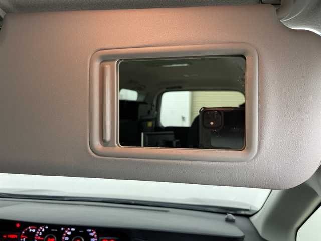 トヨタ ヴォクシー ZS 道央・札幌 2011(平23)年 11.3万km ブラック ・4WD/・寒冷地仕様/・社外HDDナビ/・CD/DVD/SD/HDD/フルセグTV/・Bluetooth接続（ハンズフリーのみ）/・片側パワースライドドア/・MTモード付AT/パドルシフト/・社外後席用モニター/・純正フロアマット/電動格納ミラー/・LEDオートライト/フォグランプ/・スマートキー