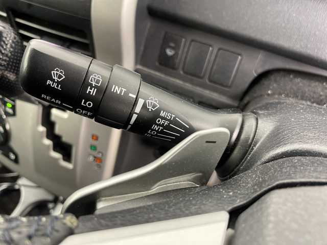 トヨタ ヴォクシー ZS 道央・札幌 2011(平23)年 11.3万km ブラック ・4WD/・寒冷地仕様/・社外HDDナビ/・CD/DVD/SD/HDD/フルセグTV/・Bluetooth接続（ハンズフリーのみ）/・片側パワースライドドア/・MTモード付AT/パドルシフト/・社外後席用モニター/・純正フロアマット/電動格納ミラー/・LEDオートライト/フォグランプ/・スマートキー