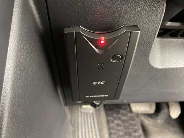 トヨタ ヴォクシー ZS 道央・札幌 2011(平23)年 11.3万km ブラック ・4WD/・寒冷地仕様/・社外HDDナビ/・CD/DVD/SD/HDD/フルセグTV/・Bluetooth接続（ハンズフリーのみ）/・片側パワースライドドア/・MTモード付AT/パドルシフト/・社外後席用モニター/・純正フロアマット/電動格納ミラー/・LEDオートライト/フォグランプ/・スマートキー