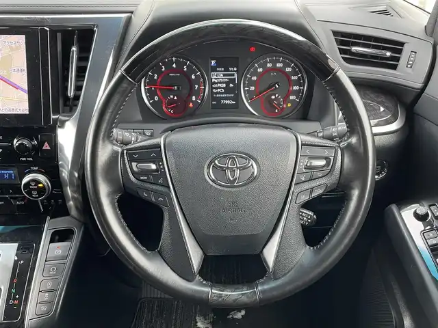 トヨタ アルファード S タイプゴールド 道央・札幌 2020(令2)年 7.8万km ホワイトパールクリスタルシャイン ・4WD/・寒冷地仕様/・トヨタ純正ディスプレイオーディオ/（CD/DVD/BＴ/TV/AM/FM/ナビ）/・バックカメラ/・純正フリップダウンモニター/・トヨタセーフティセンス/・プリクラッシュセーフティ/・レーントレーシングアシスト/・レーンディパーチャーアラート/・ロードサインアシスト/・レーダークルーズコントロール/・オートマチックハイビーム/・先行車発進アラーム/・コーナーセンサー/・SOSコール/・ビルトインETC/・社外前後ドライブレコーダー/・両側パワースライドドア/・ハーフレザーシート/・電動リアゲート/・純正18インチAW/・純正フロアマット/・プラスチックバイザー/・LEDヘッドライト/・フォグランプ/・リアフォグランプ/・プッシュスタート/・スマートキー/・電動パーキングブレーキ/・オートホールド