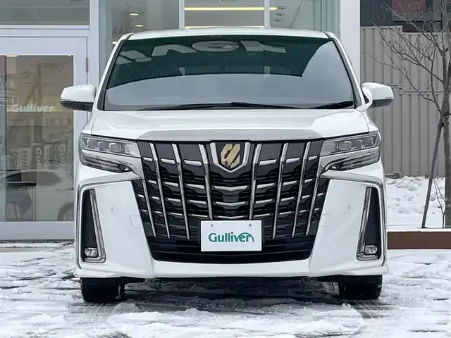 トヨタ アルファード S タイプゴールド 道央・札幌 2020(令2)年 7.8万km ホワイトパールクリスタルシャイン ・4WD/・寒冷地仕様/・トヨタ純正ディスプレイオーディオ/（CD/DVD/BＴ/TV/AM/FM/ナビ）/・バックカメラ/・純正フリップダウンモニター/・トヨタセーフティセンス/・プリクラッシュセーフティ/・レーントレーシングアシスト/・レーンディパーチャーアラート/・ロードサインアシスト/・レーダークルーズコントロール/・オートマチックハイビーム/・先行車発進アラーム/・コーナーセンサー/・SOSコール/・ビルトインETC/・社外前後ドライブレコーダー/・両側パワースライドドア/・ハーフレザーシート/・電動リアゲート/・純正18インチAW/・純正フロアマット/・プラスチックバイザー/・LEDヘッドライト/・フォグランプ/・リアフォグランプ/・プッシュスタート/・スマートキー/・電動パーキングブレーキ/・オートホールド