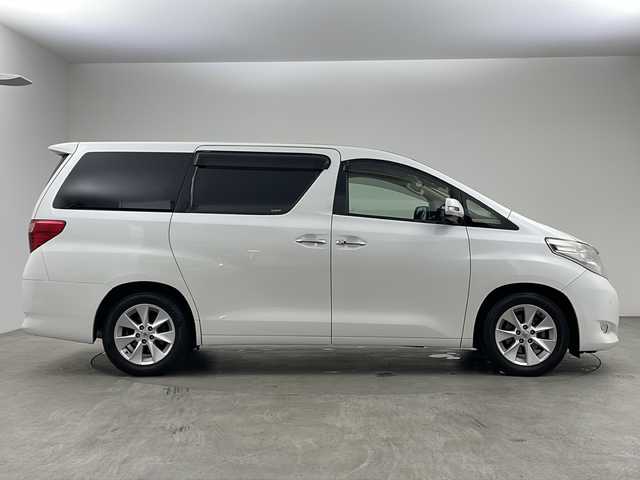 トヨタ アルファード 240G 兵庫県 2010(平22)年 8.1万km ホワイトパールクリスタルシャイン 純正7インチHDDナビ（NHZA-W66G）/CD/DVD/ワンセグ/BT/バックカメラ/ビルトインETC/純正フリップダウンモニター/クルーズコントロール/両側パワースライドドア/運転席・助手席パワーシート/レザー調シートカバー/ウッド調コンビステアリング/純正17インチアルミホイール/クリアランスソナー/プッシュスタート/スマートキー/オットマン/オートライト/ディスチャージヘッドライト