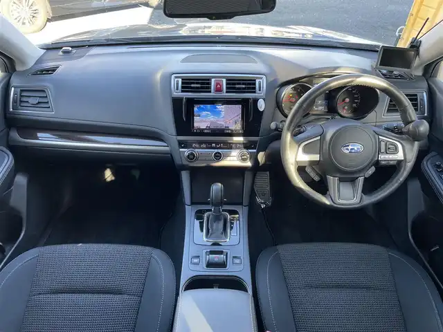 スバル アウトバック ベース 埼玉県 2016(平28)年 8.2万km タングステンM ４ＷＤ/前席シートヒーター/Ｄ席メモリー機能付パワーシート/社外７インチメモリナビ＆フルセグＴＶ/　（ＤＶＤ＆ＣＤ＆ＢＴ）/バックカメラ/ＥＴＣ/社外エンジンスターター/アイドリングストップ/衝突軽減システム/レーンキープアシスト/ブラインドスポットモニター/ダウンヒルアシスト/レーダークルーズコントロール/革巻きステアリング/電動リアゲート/ルーフレール/純正１７inアルミホイール/オートライト/ＬＥＤライト/フォグランプ/スマートキー/プッシュスタート/Ｗ＆サイド＆カーテンエアバッグ/盗難防止装置/横滑り防止装置/ＡＢＳ/ドアバイザー/フロアマット/新車保証書/取扱説明書/スマートスペアキー有