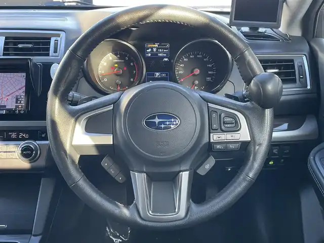 スバル アウトバック ベース 埼玉県 2016(平28)年 8.2万km タングステンM ４ＷＤ/前席シートヒーター/Ｄ席メモリー機能付パワーシート/社外７インチメモリナビ＆フルセグＴＶ/　（ＤＶＤ＆ＣＤ＆ＢＴ）/バックカメラ/ＥＴＣ/社外エンジンスターター/アイドリングストップ/衝突軽減システム/レーンキープアシスト/ブラインドスポットモニター/ダウンヒルアシスト/レーダークルーズコントロール/革巻きステアリング/電動リアゲート/ルーフレール/純正１７inアルミホイール/オートライト/ＬＥＤライト/フォグランプ/スマートキー/プッシュスタート/Ｗ＆サイド＆カーテンエアバッグ/盗難防止装置/横滑り防止装置/ＡＢＳ/ドアバイザー/フロアマット/新車保証書/取扱説明書/スマートスペアキー有