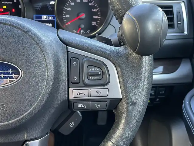 スバル アウトバック ベース 埼玉県 2016(平28)年 8.2万km タングステンM ４ＷＤ/前席シートヒーター/Ｄ席メモリー機能付パワーシート/社外７インチメモリナビ＆フルセグＴＶ/　（ＤＶＤ＆ＣＤ＆ＢＴ）/バックカメラ/ＥＴＣ/社外エンジンスターター/アイドリングストップ/衝突軽減システム/レーンキープアシスト/ブラインドスポットモニター/ダウンヒルアシスト/レーダークルーズコントロール/革巻きステアリング/電動リアゲート/ルーフレール/純正１７inアルミホイール/オートライト/ＬＥＤライト/フォグランプ/スマートキー/プッシュスタート/Ｗ＆サイド＆カーテンエアバッグ/盗難防止装置/横滑り防止装置/ＡＢＳ/ドアバイザー/フロアマット/新車保証書/取扱説明書/スマートスペアキー有