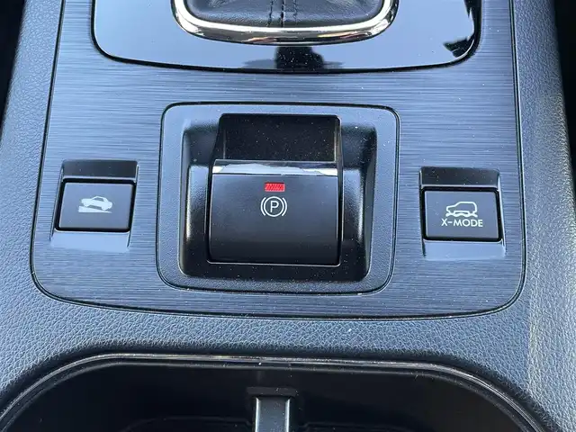 スバル アウトバック ベース 埼玉県 2016(平28)年 8.2万km タングステンM ４ＷＤ/前席シートヒーター/Ｄ席メモリー機能付パワーシート/社外７インチメモリナビ＆フルセグＴＶ/　（ＤＶＤ＆ＣＤ＆ＢＴ）/バックカメラ/ＥＴＣ/社外エンジンスターター/アイドリングストップ/衝突軽減システム/レーンキープアシスト/ブラインドスポットモニター/ダウンヒルアシスト/レーダークルーズコントロール/革巻きステアリング/電動リアゲート/ルーフレール/純正１７inアルミホイール/オートライト/ＬＥＤライト/フォグランプ/スマートキー/プッシュスタート/Ｗ＆サイド＆カーテンエアバッグ/盗難防止装置/横滑り防止装置/ＡＢＳ/ドアバイザー/フロアマット/新車保証書/取扱説明書/スマートスペアキー有