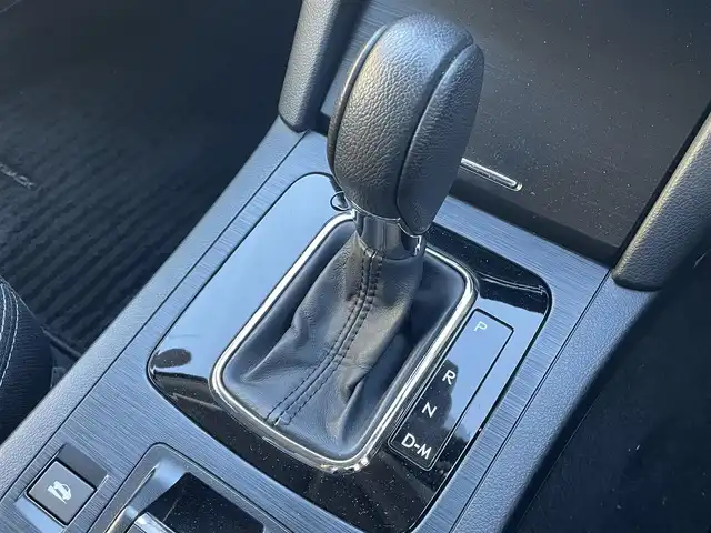 スバル アウトバック ベース 埼玉県 2016(平28)年 8.2万km タングステンM ４ＷＤ/前席シートヒーター/Ｄ席メモリー機能付パワーシート/社外７インチメモリナビ＆フルセグＴＶ/　（ＤＶＤ＆ＣＤ＆ＢＴ）/バックカメラ/ＥＴＣ/社外エンジンスターター/アイドリングストップ/衝突軽減システム/レーンキープアシスト/ブラインドスポットモニター/ダウンヒルアシスト/レーダークルーズコントロール/革巻きステアリング/電動リアゲート/ルーフレール/純正１７inアルミホイール/オートライト/ＬＥＤライト/フォグランプ/スマートキー/プッシュスタート/Ｗ＆サイド＆カーテンエアバッグ/盗難防止装置/横滑り防止装置/ＡＢＳ/ドアバイザー/フロアマット/新車保証書/取扱説明書/スマートスペアキー有