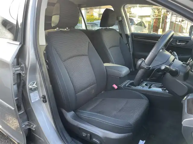 スバル アウトバック ベース 埼玉県 2016(平28)年 8.2万km タングステンM ４ＷＤ/前席シートヒーター/Ｄ席メモリー機能付パワーシート/社外７インチメモリナビ＆フルセグＴＶ/　（ＤＶＤ＆ＣＤ＆ＢＴ）/バックカメラ/ＥＴＣ/社外エンジンスターター/アイドリングストップ/衝突軽減システム/レーンキープアシスト/ブラインドスポットモニター/ダウンヒルアシスト/レーダークルーズコントロール/革巻きステアリング/電動リアゲート/ルーフレール/純正１７inアルミホイール/オートライト/ＬＥＤライト/フォグランプ/スマートキー/プッシュスタート/Ｗ＆サイド＆カーテンエアバッグ/盗難防止装置/横滑り防止装置/ＡＢＳ/ドアバイザー/フロアマット/新車保証書/取扱説明書/スマートスペアキー有