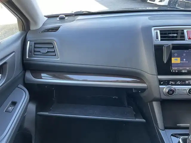 スバル アウトバック ベース 埼玉県 2016(平28)年 8.2万km タングステンM ４ＷＤ/前席シートヒーター/Ｄ席メモリー機能付パワーシート/社外７インチメモリナビ＆フルセグＴＶ/　（ＤＶＤ＆ＣＤ＆ＢＴ）/バックカメラ/ＥＴＣ/社外エンジンスターター/アイドリングストップ/衝突軽減システム/レーンキープアシスト/ブラインドスポットモニター/ダウンヒルアシスト/レーダークルーズコントロール/革巻きステアリング/電動リアゲート/ルーフレール/純正１７inアルミホイール/オートライト/ＬＥＤライト/フォグランプ/スマートキー/プッシュスタート/Ｗ＆サイド＆カーテンエアバッグ/盗難防止装置/横滑り防止装置/ＡＢＳ/ドアバイザー/フロアマット/新車保証書/取扱説明書/スマートスペアキー有