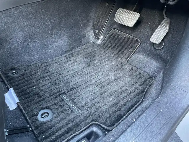 スバル アウトバック ベース 埼玉県 2016(平28)年 8.2万km タングステンM ４ＷＤ/前席シートヒーター/Ｄ席メモリー機能付パワーシート/社外７インチメモリナビ＆フルセグＴＶ/　（ＤＶＤ＆ＣＤ＆ＢＴ）/バックカメラ/ＥＴＣ/社外エンジンスターター/アイドリングストップ/衝突軽減システム/レーンキープアシスト/ブラインドスポットモニター/ダウンヒルアシスト/レーダークルーズコントロール/革巻きステアリング/電動リアゲート/ルーフレール/純正１７inアルミホイール/オートライト/ＬＥＤライト/フォグランプ/スマートキー/プッシュスタート/Ｗ＆サイド＆カーテンエアバッグ/盗難防止装置/横滑り防止装置/ＡＢＳ/ドアバイザー/フロアマット/新車保証書/取扱説明書/スマートスペアキー有