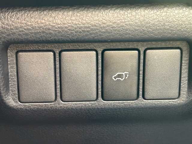 トヨタ ハリアー プレミアム 愛媛県 2015(平27)年 7.5万km ブラック 純正ナビ/フルセグTV/バックカメラ/モデリスタエアロ/モデリスタグリル/前方ドラレコ/ETC/電動リアゲート/ハーフレザーシート/パワーシート/LEDヘッドライト/オートライト/オートハイビーム/純正AW/純正フロアマット/クルコン/スマートキー/プッシュスタート