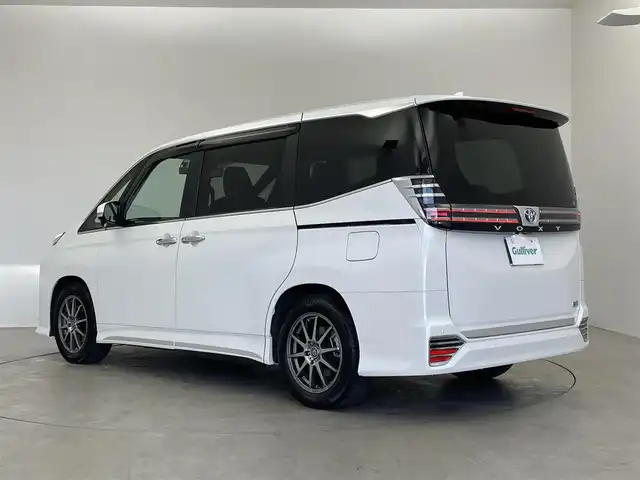 トヨタ ヴォクシー ハイブリッド S－Z 埼玉県 2023(令5)年 3.5万km ホワイトパールクリスタルシャイン 純正１０．５インチディスプレイオーディオ　フリップダウンモニター　バックカメラ　ユニバーサルステップ　ＤＶＤ再生　三眼ＬＥＤ　ビルトインＥＴＣ２．０　前後ドラレコ　デジタルインナーミラー　ＡＣ１００Ｖ