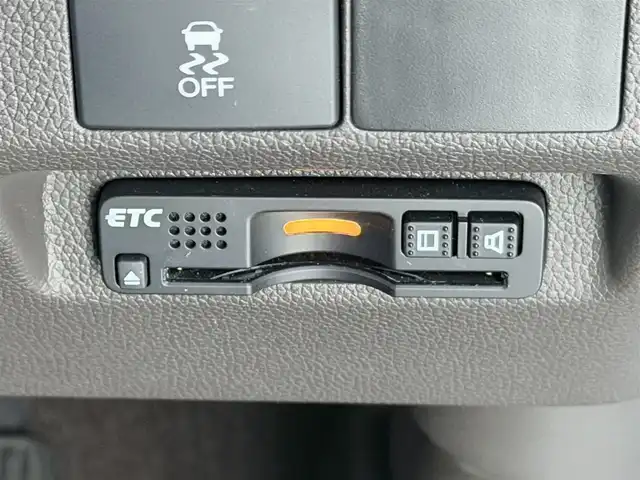 ホンダ フリード G 大阪府 2018(平30)年 4万km ルナシルバーM 純正ナビＴＶ　ＣＤ／Ｂｌｕｅｔｏｏｔｈ接続　バックカメラ　ＥＴＣ　ドライブレコーダー　片側パワスラ　アイドリングストップ　ハロゲンヘッドライト　スマートキー　プッシュスタート　ウォークスルー　禁煙車