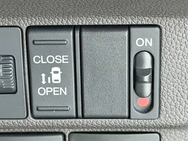 ホンダ フリード G 大阪府 2018(平30)年 4万km ルナシルバーM 純正ナビＴＶ　ＣＤ／Ｂｌｕｅｔｏｏｔｈ接続　バックカメラ　ＥＴＣ　ドライブレコーダー　片側パワスラ　アイドリングストップ　ハロゲンヘッドライト　スマートキー　プッシュスタート　ウォークスルー　禁煙車