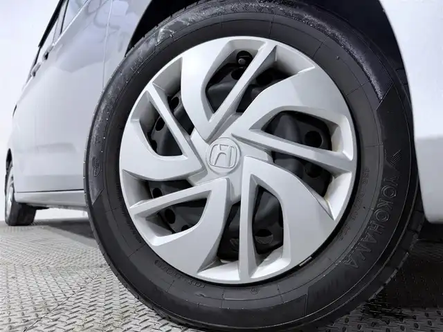 ホンダ フリード G 大阪府 2018(平30)年 4万km ルナシルバーM 純正ナビＴＶ　ＣＤ／Ｂｌｕｅｔｏｏｔｈ接続　バックカメラ　ＥＴＣ　ドライブレコーダー　片側パワスラ　アイドリングストップ　ハロゲンヘッドライト　スマートキー　プッシュスタート　ウォークスルー　禁煙車