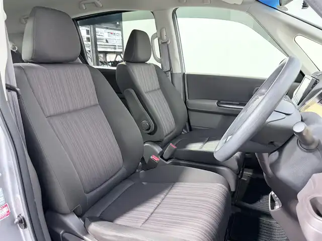 ホンダ フリード G 大阪府 2018(平30)年 4万km ルナシルバーM 純正ナビＴＶ　ＣＤ／Ｂｌｕｅｔｏｏｔｈ接続　バックカメラ　ＥＴＣ　ドライブレコーダー　片側パワスラ　アイドリングストップ　ハロゲンヘッドライト　スマートキー　プッシュスタート　ウォークスルー　禁煙車