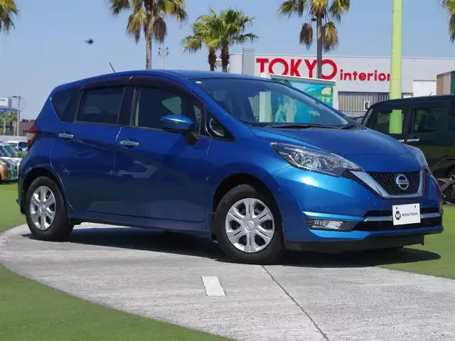 日産 ノート メダリスト X 千葉県 2017(平29)年 4.3万km シャイニングブルー エマージェンシーブレーキ/純正SDナビ/地デジTV/【DVD/CD再生機能】/バックカメラ/ハーフレザーシート/ドライブレコーダー/革巻きステアリング/ETC/ウインカーミラー/インテリジェントキー