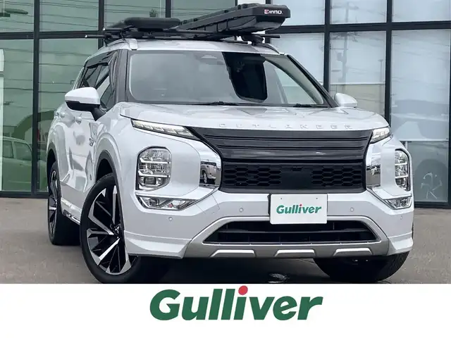 三菱 アウトランダー ＰＨＥＶ G 道南・函館 2023(令5)年 1.2万km ホワイトダイヤモンド ・純正9型ディスプレイオーディオ/・フルセグTV/・ドライブレコーダー前後/・全方位カメラ/・ETC2.0/・AC1500W/・BOSEプレミアムサウンド/・電動リアゲート/・前席シートヒーター/・運転席パワーシート/・ベースキャリア/ルーフボックス/・衝突被害軽減システム/・レーダークルーズコントロール/・レーンキープアシスト/・ブラインドスポットモニター/・クリアランスソナー/・置くだけ充電/・LEDヘッドライト/・フロントフォグランプ/・オートライト/・スマートキー/・エンジンプッシュスタート