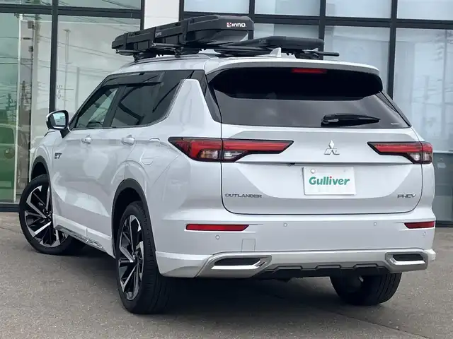 三菱 アウトランダー ＰＨＥＶ G 道南・函館 2023(令5)年 1.2万km ホワイトダイヤモンド ・純正9型ディスプレイオーディオ/・フルセグTV/・ドライブレコーダー前後/・全方位カメラ/・ETC2.0/・AC1500W/・BOSEプレミアムサウンド/・電動リアゲート/・前席シートヒーター/・運転席パワーシート/・ベースキャリア/ルーフボックス/・衝突被害軽減システム/・レーダークルーズコントロール/・レーンキープアシスト/・ブラインドスポットモニター/・クリアランスソナー/・置くだけ充電/・LEDヘッドライト/・フロントフォグランプ/・オートライト/・スマートキー/・エンジンプッシュスタート