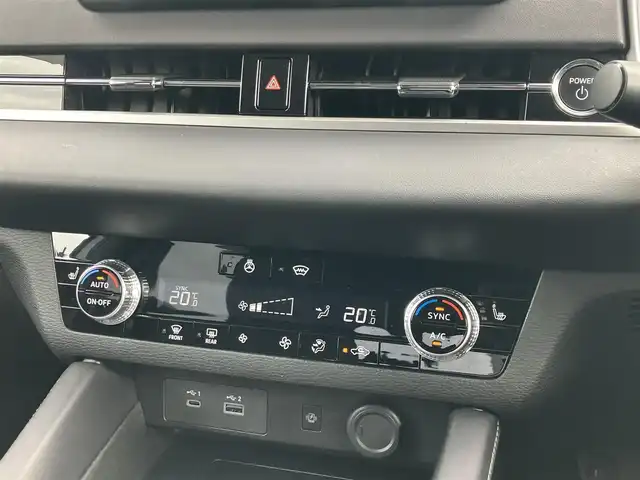 三菱 アウトランダー ＰＨＥＶ G 道南・函館 2023(令5)年 1.2万km ホワイトダイヤモンド ・純正9型ディスプレイオーディオ/・フルセグTV/・ドライブレコーダー前後/・全方位カメラ/・ETC2.0/・AC1500W/・BOSEプレミアムサウンド/・電動リアゲート/・前席シートヒーター/・運転席パワーシート/・ベースキャリア/ルーフボックス/・衝突被害軽減システム/・レーダークルーズコントロール/・レーンキープアシスト/・ブラインドスポットモニター/・クリアランスソナー/・置くだけ充電/・LEDヘッドライト/・フロントフォグランプ/・オートライト/・スマートキー/・エンジンプッシュスタート