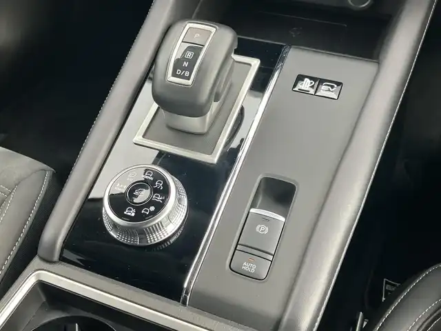 三菱 アウトランダー ＰＨＥＶ G 道南・函館 2023(令5)年 1.2万km ホワイトダイヤモンド ・純正9型ディスプレイオーディオ/・フルセグTV/・ドライブレコーダー前後/・全方位カメラ/・ETC2.0/・AC1500W/・BOSEプレミアムサウンド/・電動リアゲート/・前席シートヒーター/・運転席パワーシート/・ベースキャリア/ルーフボックス/・衝突被害軽減システム/・レーダークルーズコントロール/・レーンキープアシスト/・ブラインドスポットモニター/・クリアランスソナー/・置くだけ充電/・LEDヘッドライト/・フロントフォグランプ/・オートライト/・スマートキー/・エンジンプッシュスタート