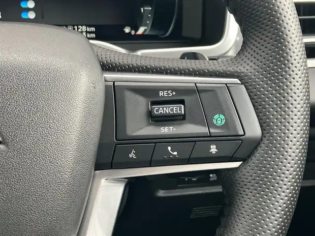 三菱 アウトランダー ＰＨＥＶ G 道南・函館 2023(令5)年 1.2万km ホワイトダイヤモンド ・純正9型ディスプレイオーディオ/・フルセグTV/・ドライブレコーダー前後/・全方位カメラ/・ETC2.0/・AC1500W/・BOSEプレミアムサウンド/・電動リアゲート/・前席シートヒーター/・運転席パワーシート/・ベースキャリア/ルーフボックス/・衝突被害軽減システム/・レーダークルーズコントロール/・レーンキープアシスト/・ブラインドスポットモニター/・クリアランスソナー/・置くだけ充電/・LEDヘッドライト/・フロントフォグランプ/・オートライト/・スマートキー/・エンジンプッシュスタート